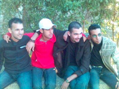 mounir samir moi  et kamal a droite ke des bo souvenirs m3a had lmsakhet rakoum 3zaz awlad ga
